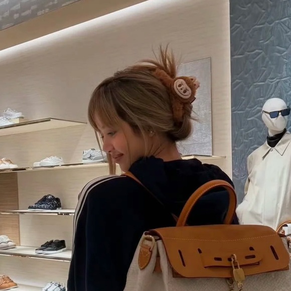 POP MART THE MONSTERS Classic Series- LABUBU Plush Hair Clip - Picture 3 of 5